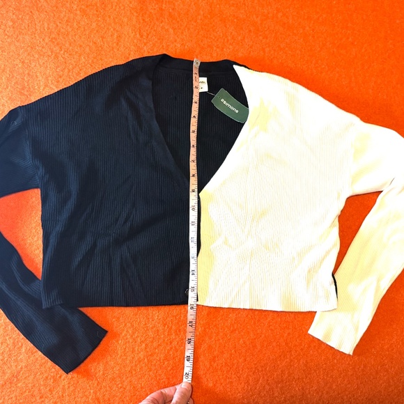 Black and white two-tone ribbed cropped V-neck soft cardigan NWT - Picture 7 of 8